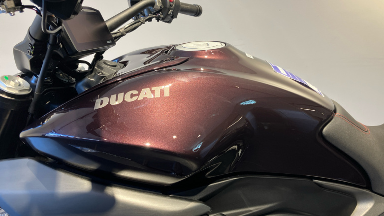 Ducati X Diavel V4 Burning Red (25MY)